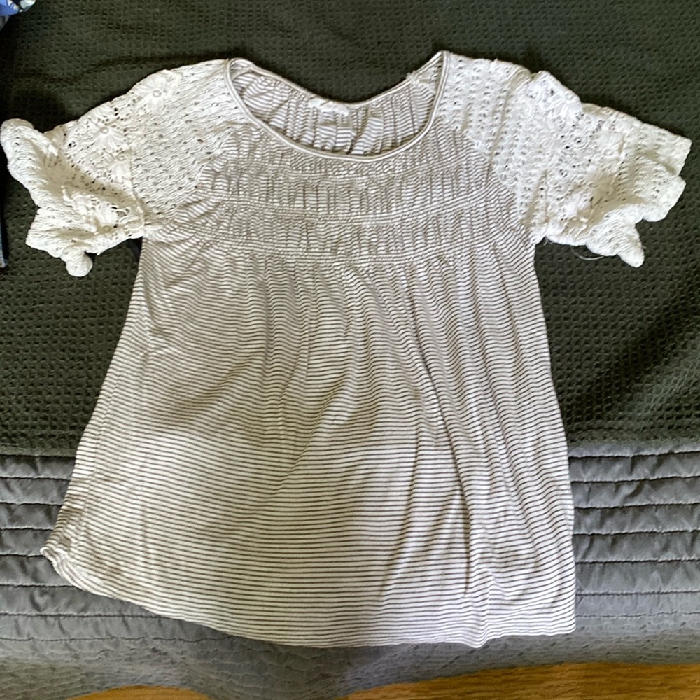 Maurice’s shirt size small